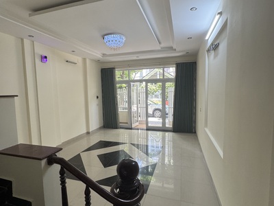 Nhà 3 tầng, 31 Hoàng Thúc Trâm,gần Sân Bay Đà Nẵng. giá 7.65 tỷ. 17