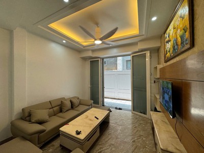 Chủ cần tiền bán nhanh nên hạ chào 400 triệu, giá chỉ còn hơn 7 tỷ, nhà ngõ 572 Long Biên 0