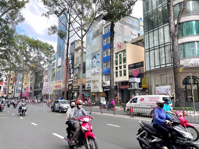 Hơn 26 tỷ - bán gấp nhà mặt tiền ba tháng hai 7 tầng thang máy  4,3x16  hoàn công đủ 0