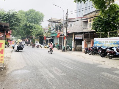 52m2, 2 tầng cũ, ô tô tải tránh, giá 7.5 tỉ  có tl , mặt phố hữu hưng, kinh doanh sầm uất. nói 0