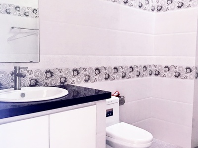 Cho thuê nhà 3 tầng mặt tiền đường khu đô thị hà quang 2 -     giá thuê 16tr/tháng. cọc 2 1