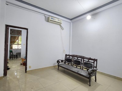 Mặt tiền kinh doanh - đối diện cv đầm sen - vỉa hè rộng. 1