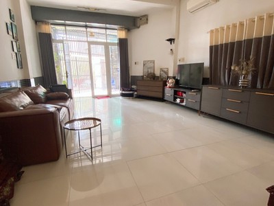 Bán nhà mặt phố linh đông, thủ đức, 95m , 6.1 tỷ, sổ hồng 1