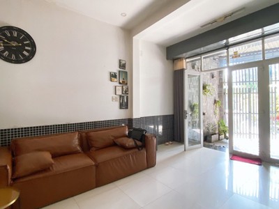 Bán nhà mặt phố linh đông, thủ đức, 95m , 6.1 tỷ, sổ hồng 0