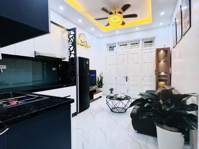 Cho thuê nhà ngõ quan nhân, 25m2 x 4 tầng, 3 ngủ, 3 wc, 10 triệu 2