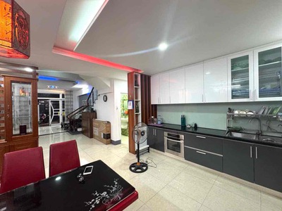 Bán nhà đẹp 4 tầng  4 phòng ngủ trung tâm hải châu, đà nẵng 1