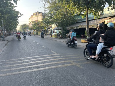 Bán nhà mặt tiền 14x30m giá 17 tỷ đường song hành 2