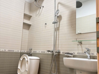 Cho thuê nhà 4 p.ngủ khép kín phố Văn Cao, DT: 70m2. 1
