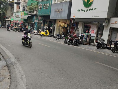 Cho thuê mặt phố ngô thì nhậm 120m, 3 tầng, mặt tiền 7m, vỉa hè 15m,110 tr/th hai bà trưng. 1
