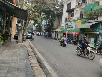 Cho thuê mặt phố ngô thì nhậm 120m, 3 tầng, mặt tiền 7m, vỉa hè 15m,110 tr/th hai bà trưng. 0