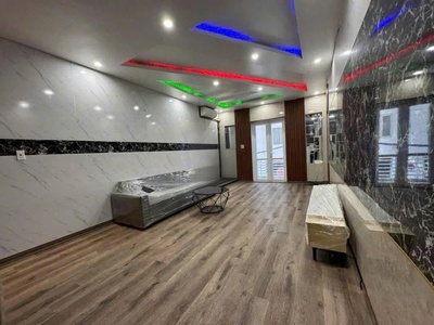 Cho thuê nhà 4 p.ngủ khép kín phố Văn Cao, DT: 70m2. 0