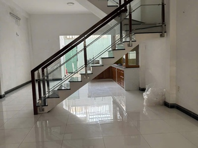Nhà 5x21m, đặc biệt hẻm 8m trước sau, sân xe hơi, thạnh lộc 41 2
