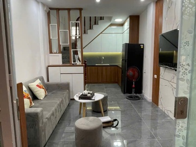 Cần bán nhà đường lĩnh nam 5 tầng 0