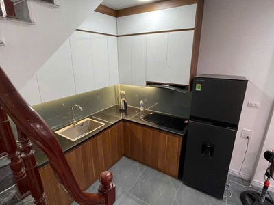 Cần bán nhà đường lĩnh nam 5 tầng 1