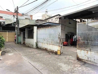 Bán nhà  150m2 - ngang 8.3m - xe hơi đổ cổng - linh tây - thủ đức 0