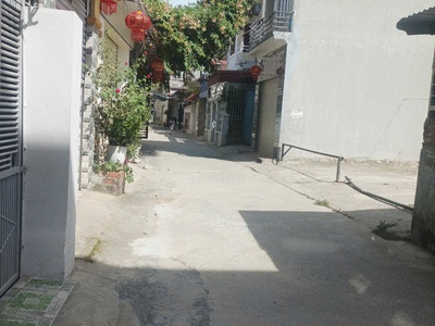 1 lô đất - Tại QUY TỨC - Ngõ thông 4m - vuông vắn - BDCC 0