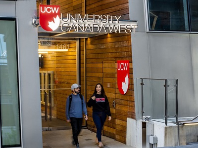 Du học Canada MBA với học bổng chưa từng có tại University Canada West  UCW 1