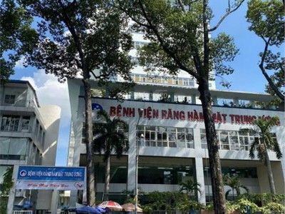 Xíu 14 tỷ, mtkd lý nam đế gần bv chợ rẫy  4 14  4tầng hđt 30tr/th 0