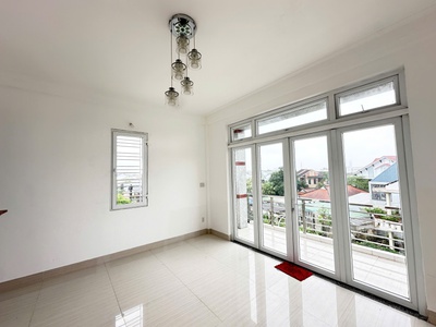  cho thuê nhà 3 tầng mặt tiền đường diệu quang   sát phạm văn đồng - tp huế 1