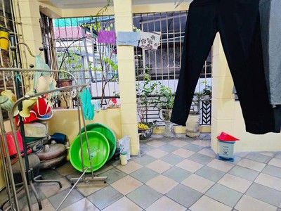 Cách 1 nhà ra ô tô, vị trí siêu đẹp. nhà dân xây khung cột chắc chắn , khách mua về lên tầng , 2