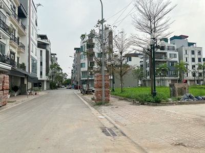 Bán nhà ngọc thụy 20 tỷ 60m lô góc  3 thoáng ô tô đỗ cửa,long biên 1