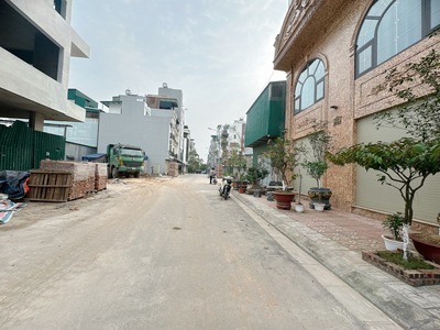Bán nhà ngọc thụy 20 tỷ 60m lô góc  3 thoáng ô tô đỗ cửa,long biên 2