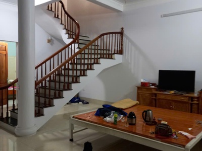 Bán đất tặng nhà 2 tầng còn mới đẹp về ở luôn, gần quốc lộ 3 3