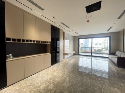 Chính chủ có nhà riêng 90m  mặt sàn, mặt phố Trần Quý Cáp, mặt tiền 5m,có thang máy 4