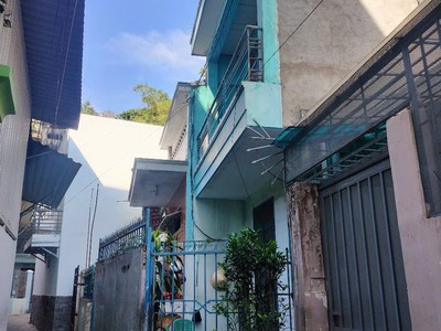 Bán nhà tttp gân ngay chợ hẻm phương sài nha trang 1