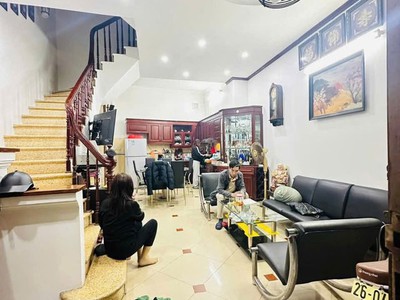 Cách 1 nhà ra ô tô, vị trí siêu đẹp. nhà dân xây khung cột chắc chắn , khách mua về lên tầng , 3