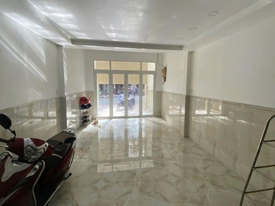 Xíu 14 tỷ, mtkd lý nam đế gần bv chợ rẫy  4 14  4tầng hđt 30tr/th 4