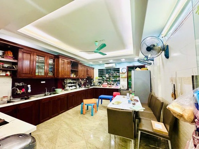 Người nhà tôi cần bán nhà mặt ngõ kim đồng, vỉa hè, ô tô tránh 55m 5t - kinh doanh. chỉ 17 tỷ 2