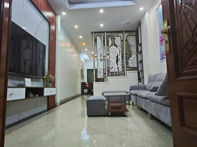 Cho thuê nhà mới cứng phố giải phóng 5 tầng x 50m2, 6 ngủ, 20 triệu làm vp, ở gđ 0