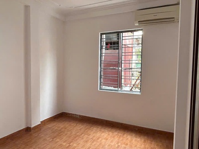 Cho thuê nhà ngõ văn chương, 3 tầng x 35m2, 3 ngủ, 10 triệu rất gần ô tô 2