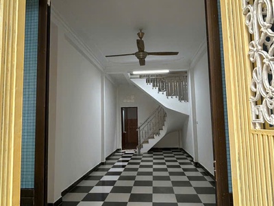 Cho thuê nhà ngõ văn chương, 3 tầng x 35m2, 3 ngủ, 10 triệu rất gần ô tô 1