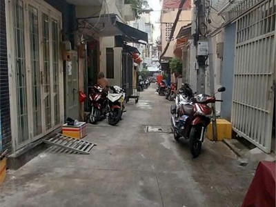 Nhà trung tâm q10, gần nowzone   dtsd 44m , gác suốt   giá mềm 3.x tỷ 3