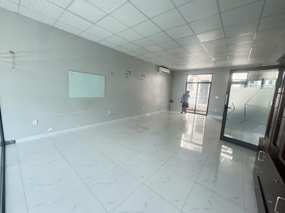 Cho thuê sàn tầng 2 80m2 giá 8tr tại Vinhomes Marina 3