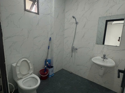 Cho thuê sàn tầng 2 80m2 giá 8tr tại Vinhomes Marina 4