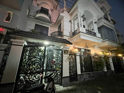 Căn hộ mặt phố trương công định - phú trinh, phan thiết: 100m2, 3 tầng, 3 pn, giá 8.2 tỷ - sổ hồng 0