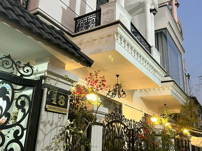 Căn hộ mặt phố trương công định - phú trinh, phan thiết: 100m2, 3 tầng, 3 pn, giá 8.2 tỷ - sổ hồng 1
