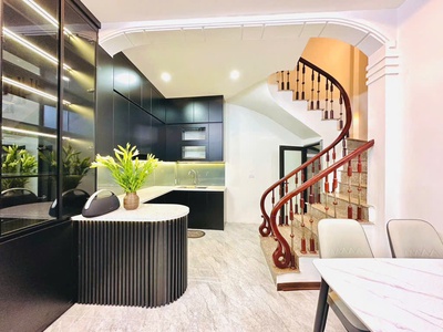 Trung tâm đống đa - nhà đẹp gần phố  - 50m mặt phố lớn  - nhà dân xây tâm huyết - nội thất xịn sò 3