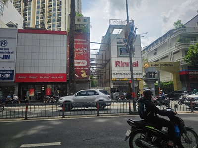 Chính chủ bán gấp đất mặt tiền đường 3/2 phường 12 quận 10, dt4.2x25m, cn 103m2, h 7tầng gía 42 tỷ 4