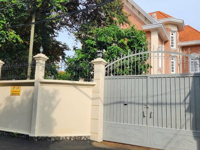 Biệt thự mặt tiền đường số 6   gần trần ngọc diện, thảo điền, quận 2   725.3m , 3 tầng, sân vườn 0