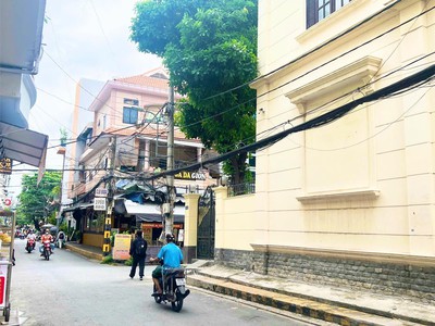 Bán tòa nhà góc 2 mặt hẻm   nguyễn gia trí, bình thạnh 2