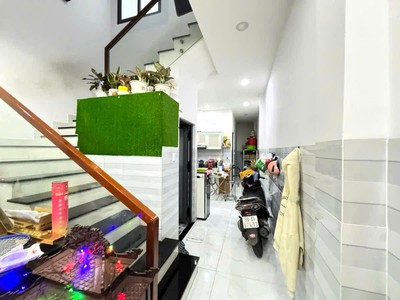 Bán nhà 2 tầng mới đẹp đường số 11 linh xuân, sân ô tô, 3pn 4