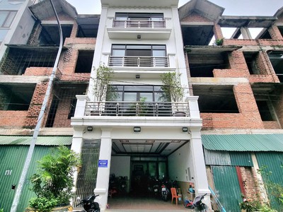 Bán nhà thượng thanh 23 tỷ 90m phân lô,ô tô vỉa hè,long biên 0