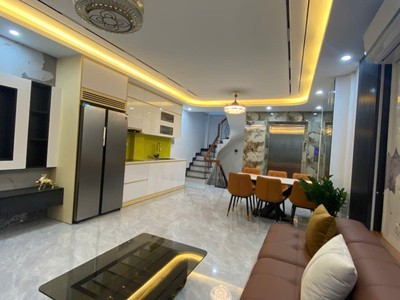  ngọc thuỵ - long biên - lô góc 2 mặt thoáng - thang máy xịn - full nội thất - ô tô vào nhà - 0