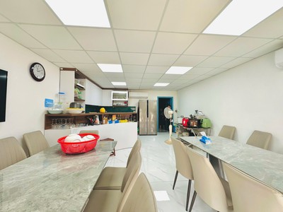 Bán nhà mặt phố nguyễn văn cừ 195m2, 5t, mt 8m, 2 thoáng,  6x tỷ kinh doanh dòng tiền, 2 thoáng 4