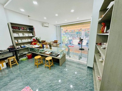Bán căn góc 2 tầng 1 tum mặt tiền đường hoàng văn thụ phương sài nha trang 1