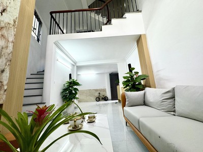 Nhà mới đẹp hai bà trưng 33m , full nội thất, mặt tiền 5m, giá tốt 0